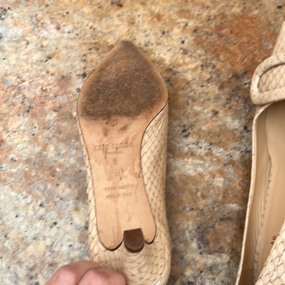 Kate Spade snake skin kitten heel. Size 6 - Picture 4 of 4